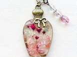 【再販】レジンストラップ ﾘﾎﾞﾝ香水瓶（ｸﾘｱﾋﾟﾝｸ）