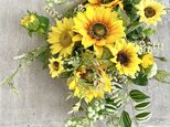 Sunflower basket hangingの画像