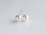 パールフックピアス10Kホワイトゴールド 10mm 色：ホワイト