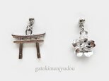 鳥居と桜のピアス【イヤリング変更可】