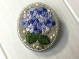 刺繍のブローチ リネン　アジサイ　楕円　３色の画像