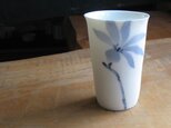小さなコップ　こぶし一枝