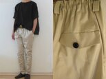 オフベージュ　ストレッチコットンサテン　すらりパンツの画像