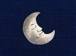 受注制作　眠りにつく月　真鍮ブローチの画像