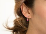 grain pierced earring フューシャピンクカルセドニー 一粒ピアスの画像