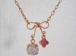 リボンとピンクのお花のペンダント・ホワイトオパール