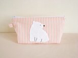 お座りポーズのかわいい白くまペンケース（ピンク×白ストライプ）の画像