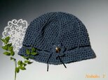 [春夏用]しゃりっと涼しい、つば付き手編み帽子（デニムブルー）の画像