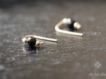 ブラックオニキス14kgf pierce- 『天然石の小さな 2way ピアス- dainty - 』の画像