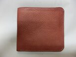 シンプルな２つ折りオール革財布（ピンクぽい赤茶？）