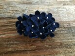 革花のブローチピン(花芯つき)  タマゴサイズ  紺の画像