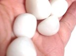天然石　タンブル型 　ホワイトオニキス　40ｇ　約4－5個位の画像