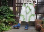 白地に緑の夏スカート☆大人が楽しむポップなリーフサークルです♪74㎝丈の画像