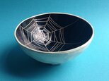 black bowl (spider web) 中の画像
