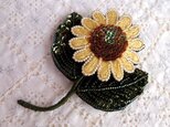 華やかなひまわりのブローチ