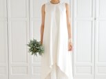 ホワイトデニムとチュールのウエディングドレスの画像