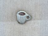 コーヒーカップのブローチ（縦ライン柄）の画像
