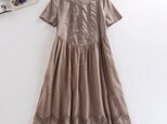 t160801刺繍入りのスカート　後ろボタン　コットン100％　半袖ワンピース　ブラウン
