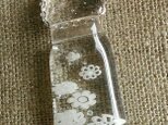 白いお花のネックレスの画像