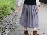 カラーリネンのスカート＊膝～ミモレ丈【グレー】の画像