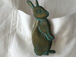 bronze rabbit brooch 1608n1の画像