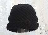 毛１００％　ななめ編みのニット帽子（黒色）の画像