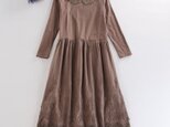 t160803（再販）レース襟　刺繍裾　コットン100％　森ガール系　文芸系　長袖ワンピース　 コーヒー