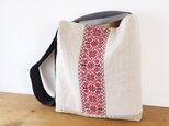 手刺繍連続模様ショルダーバッグ