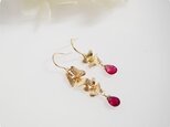 再販　サファイア＆フラワー 非対称 ピアス/イヤリングに変更可　9月誕生石