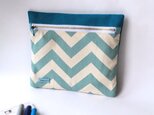 表/裏２デザイン！US生地・水色シェブロンポーチ（内ポケット付き）