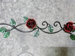薔薇の壁飾り アイアン アンティークレッドカラー 窓飾り ローズ ウォールデコ アンティーク調 バラ 外壁装飾 タペストリーの画像