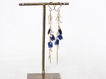 ブルーファイアが連なるロングピアス