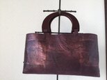 帯バッグ〜ウッドの持ち手葡萄色〜の画像