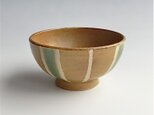 伊羅保釉と緑釉の茶碗の画像