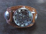 シルバー歯車モチーフ2　本革茶色ブレスレット型腕時計の画像