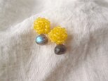 送料無料 イエローアゲートと大粒ラブラドライトの刺繍ピアス