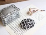 手刺繍東欧柄ブローチ【黒】