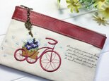 刺繍マルチポーチ　帆布+革　花かご　赤い自転車　ビオラの画像