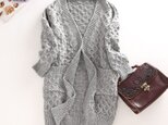 f123カーディガン 　秋冬らしい色で、表情豊かに編み上げて　ケーブルニットカーディガン レディース/トップス/長袖/羽織り/