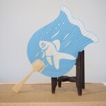 切り絵うちわ　金魚