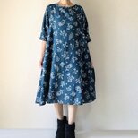 ステッチ刺繍調＊草花柄のフレアワンピース＊やわらかダブルガーゼ＊ポケット付き＊コットン100％＊五分袖＊フォレストグリーン