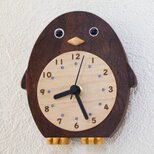 黄色い足がキュートなプチペンギンの掛け時計