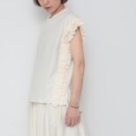 frill tops / creamの画像