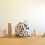 コロンとした小物入れ　青い花、生成り