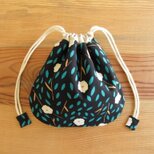 ほんのりまるいきんちゃく　生成りの花、黒