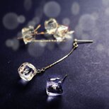 coolなピアス　氷のようなガラスのひと粒ピアス　スタッド・フックピアス