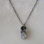 白薔薇のネックレス