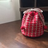 クロッシェの巾着　赤&ベージュの画像