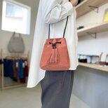 【2025再販】牛床ベロアのタッセル付2WAY巾着バッグ【ベビーピンク】