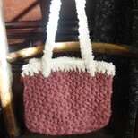 ピンクのリフ編みのポシェット